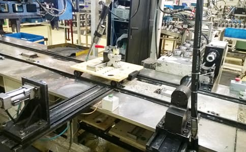 RFID超高頻抗金屬耐高溫標(biāo)簽UT8427應(yīng)用于智能制造工業(yè)產(chǎn)線(xiàn)